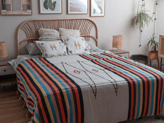 Handgefertigte marokkanische Tagesdecke mit Quasten | 215cm x 180cm