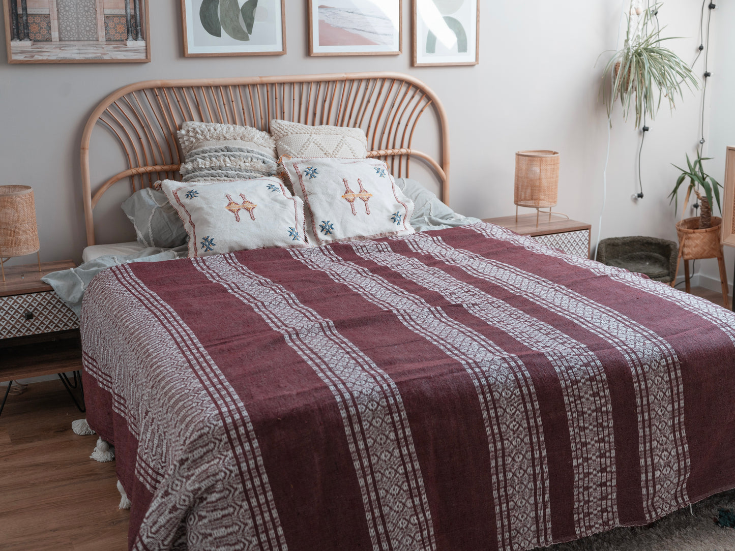 Handgefertigte marokkanische Tagesdecke mit Quasten | 260cm x 190cm