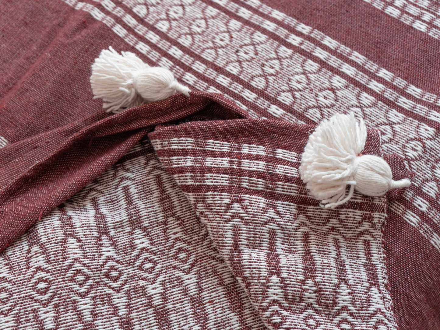 Handgefertigte marokkanische Tagesdecke mit Quasten | 260cm x 190cm