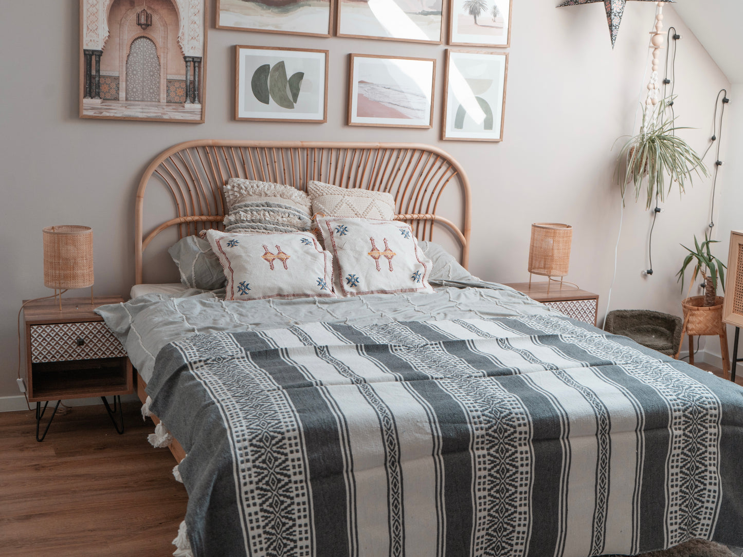 Handgefertigte marokkanische Tagesdecke mit Quasten | 180cm x 140cm