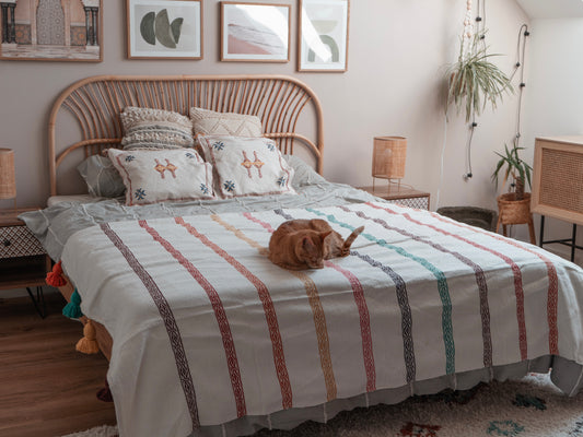 Handgefertigte marokkanische Tagesdecke mit Quasten | 190cm x 145cm