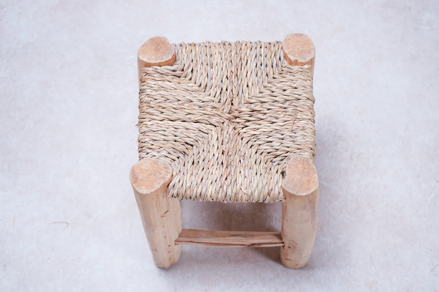 Marokkanischer Naturhocker – Klein, Handgefertigt aus Holz und Pflanzenfasern (23cm x 20cm)