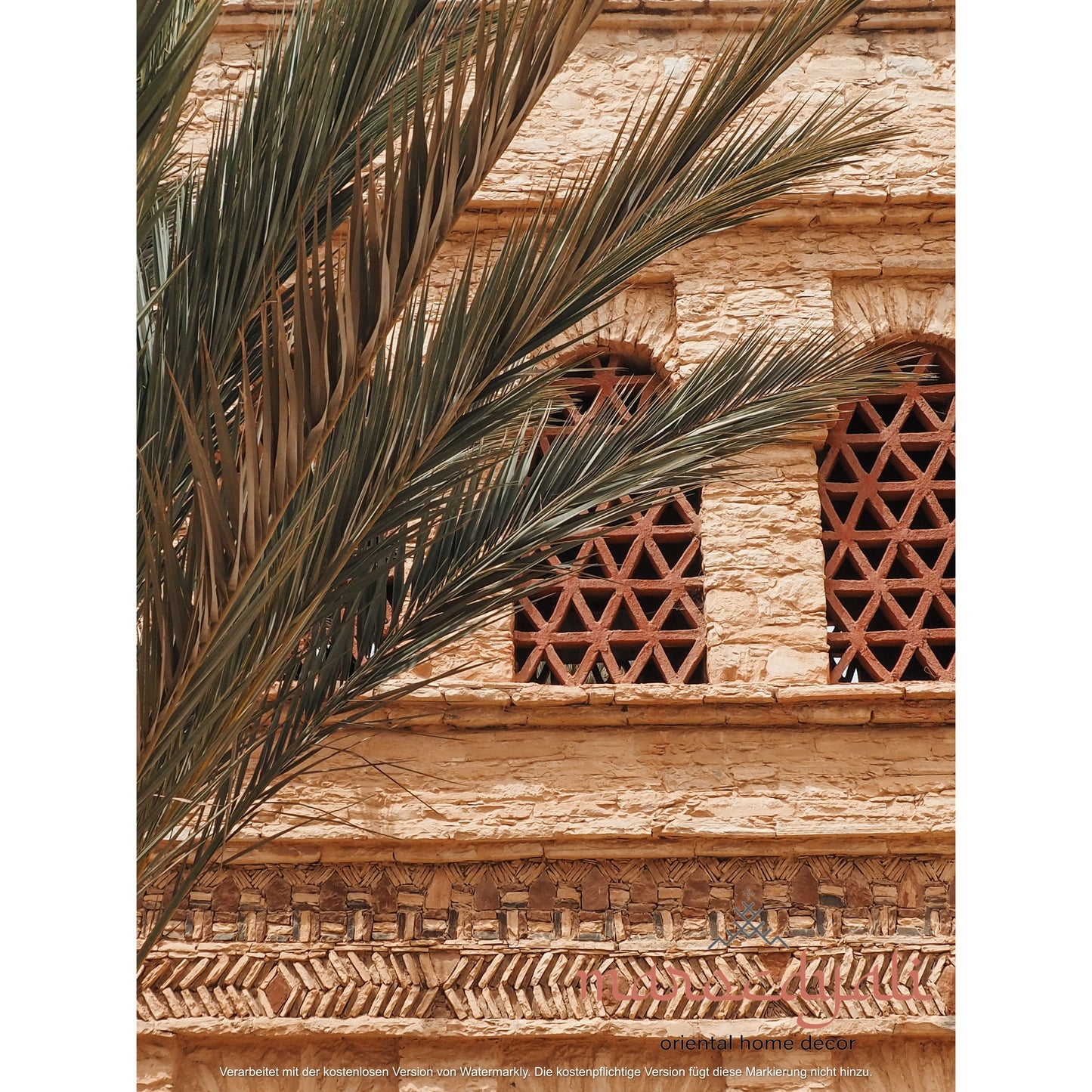 Palme vor Steinfenster Poster