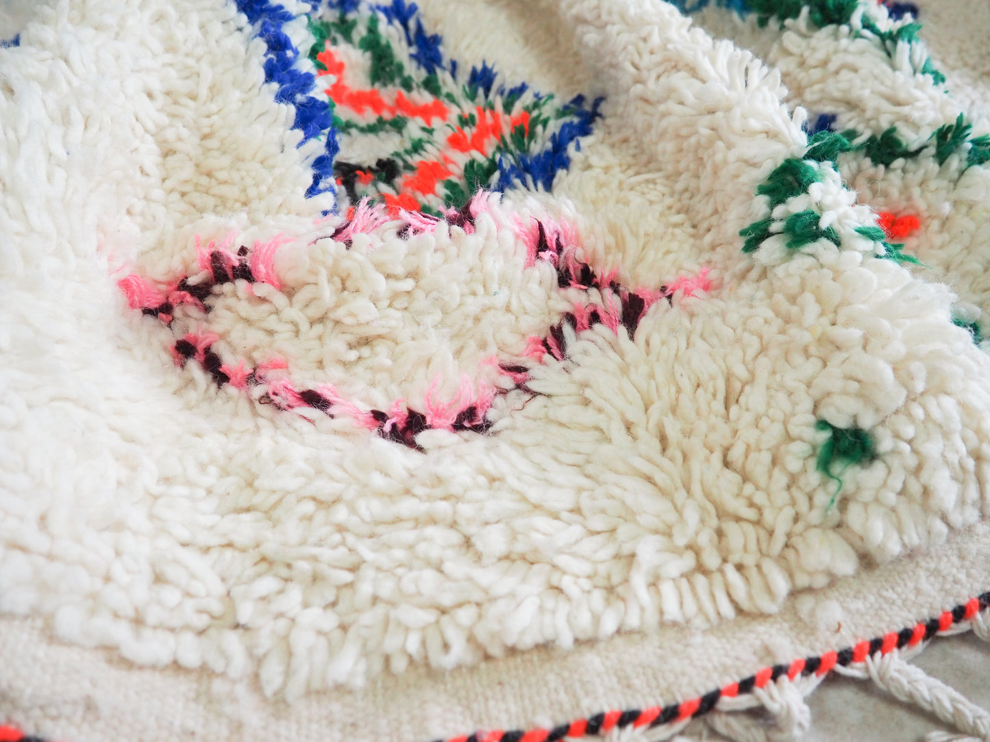 Handgefertigter Azilal Teppich `Nabila` aus Marokko – Boho-Muster und hochwertige Wolle | 290 x 185 cm