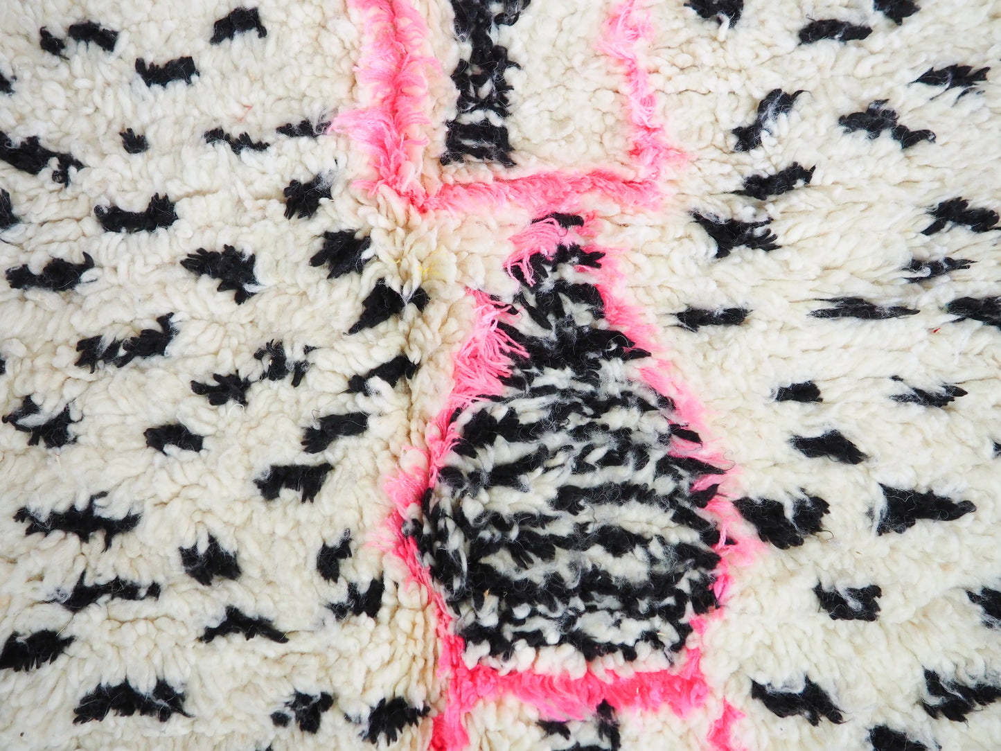 Handgefertigter Azilal Teppich `Soraya` aus Marokko – Boho-Muster und hochwertige Wolle | 230 x 133 cm