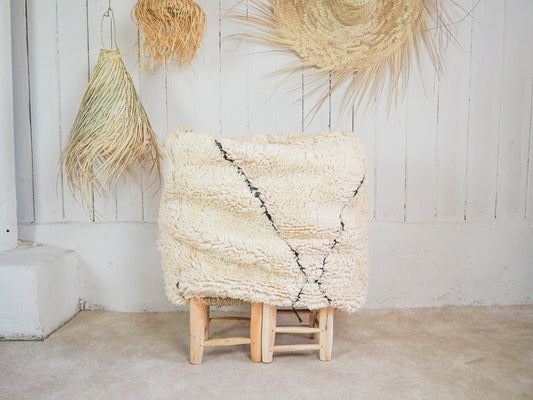 Marokkanischer Beni Ouarain Pouf ´gamra´ - handgefertigt aus natürlicher Wolle