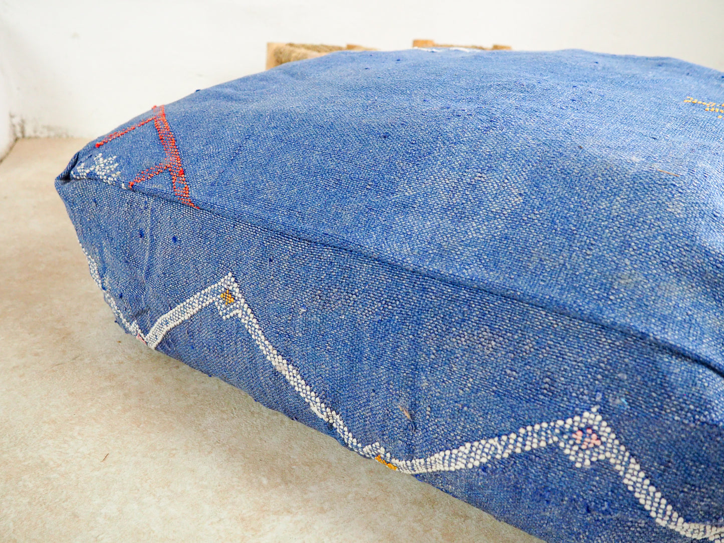 Marokkanischer Sabra Pouf ´Soukaina´ – Handgefertigt aus Kaktusseide