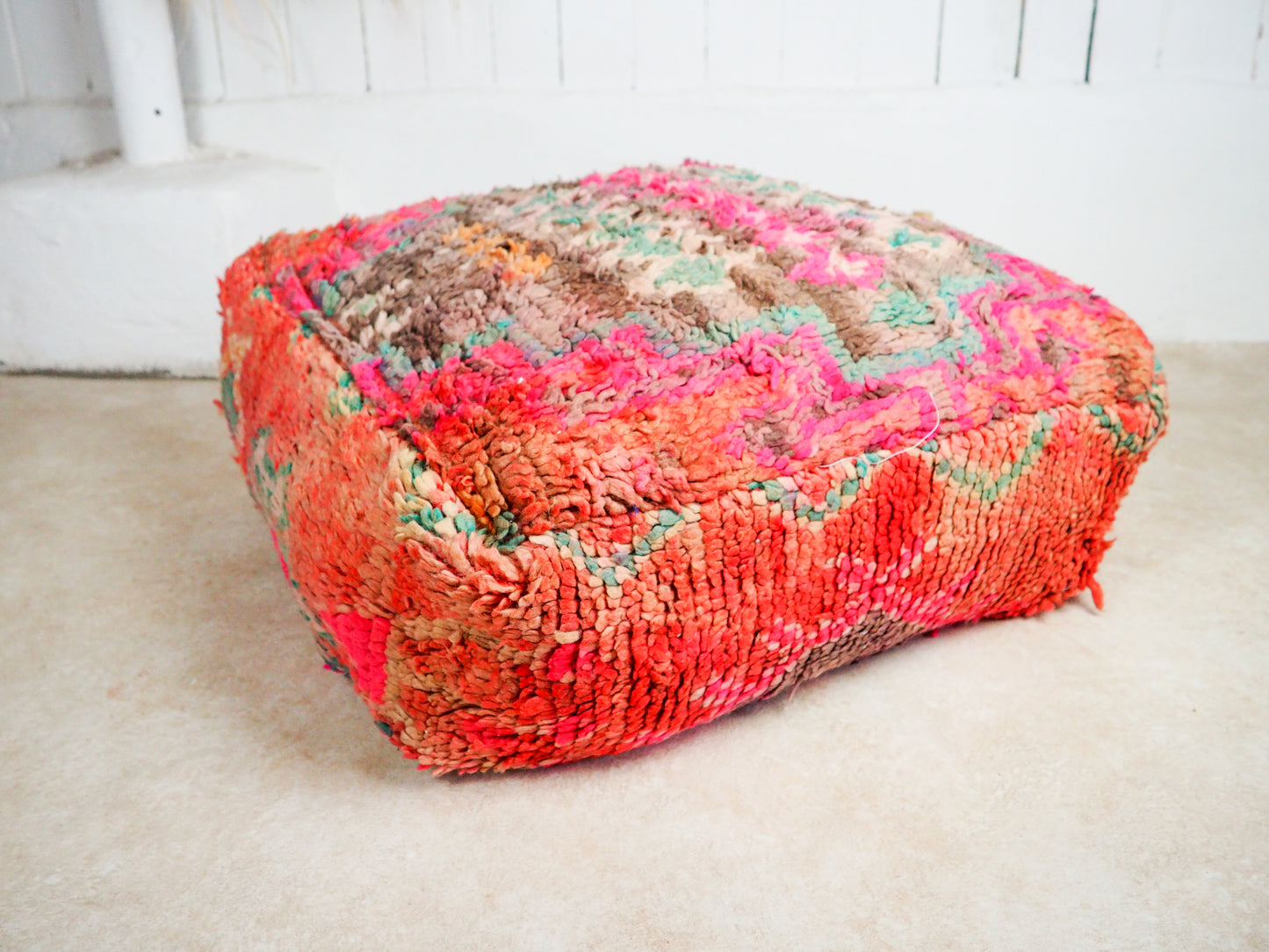 Marokkanischer Boujaad Pouf ´warda´ - handgefertigt aus Bio-Wolle