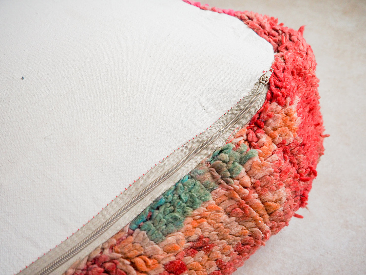 Marokkanischer Boujaad Pouf ´warda´ - handgefertigt aus Bio-Wolle