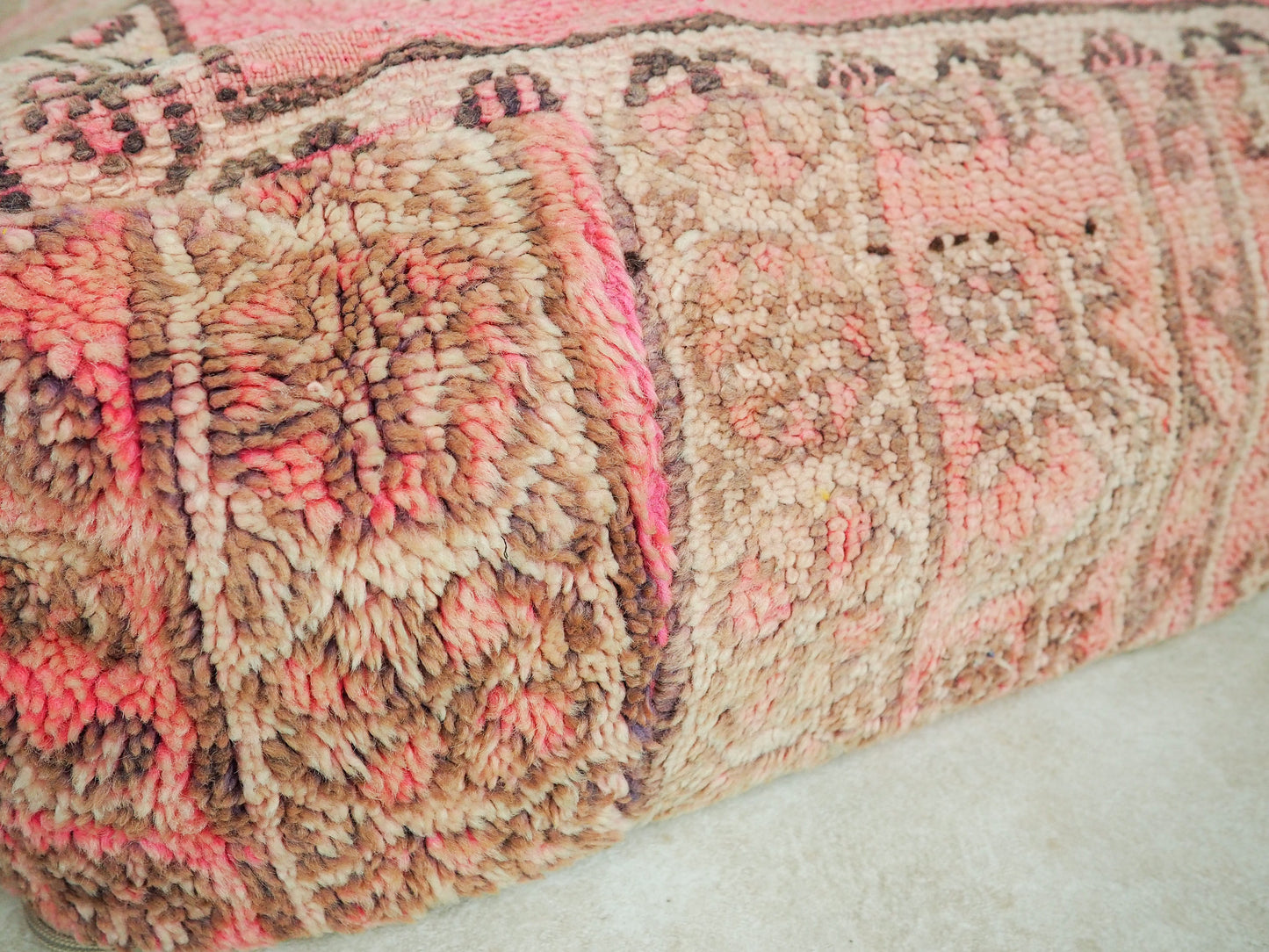 Marokkanischer Vintage Ait Yaakoub Pouf ´Najma´ - Handgefertigt aus nachhaltiger Wolle