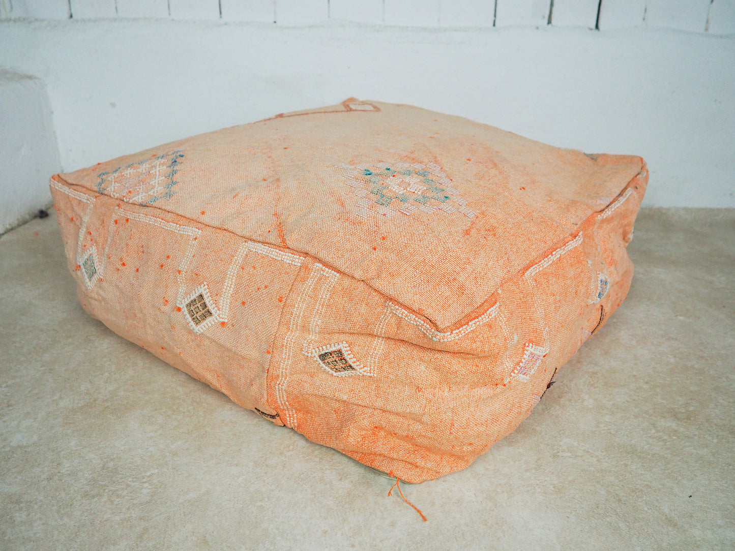 Marokkanischer Sabra Pouf ´Halima´ – Handgefertigt aus Kaktusseide