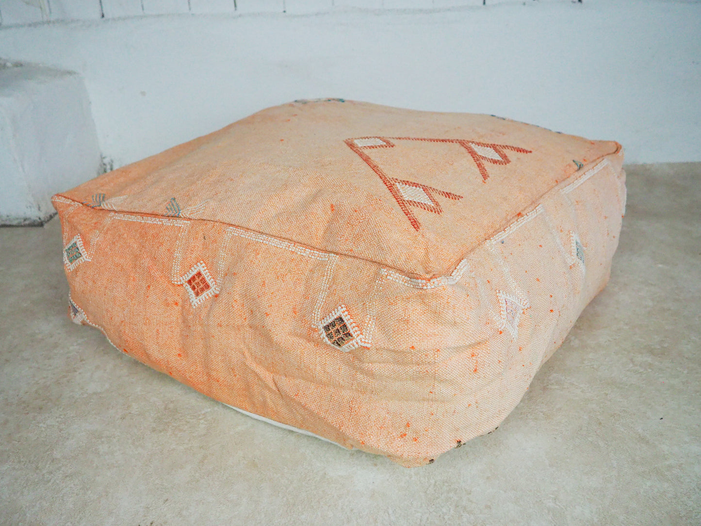 Marokkanischer Sabra Pouf ´Halima´ – Handgefertigt aus Kaktusseide