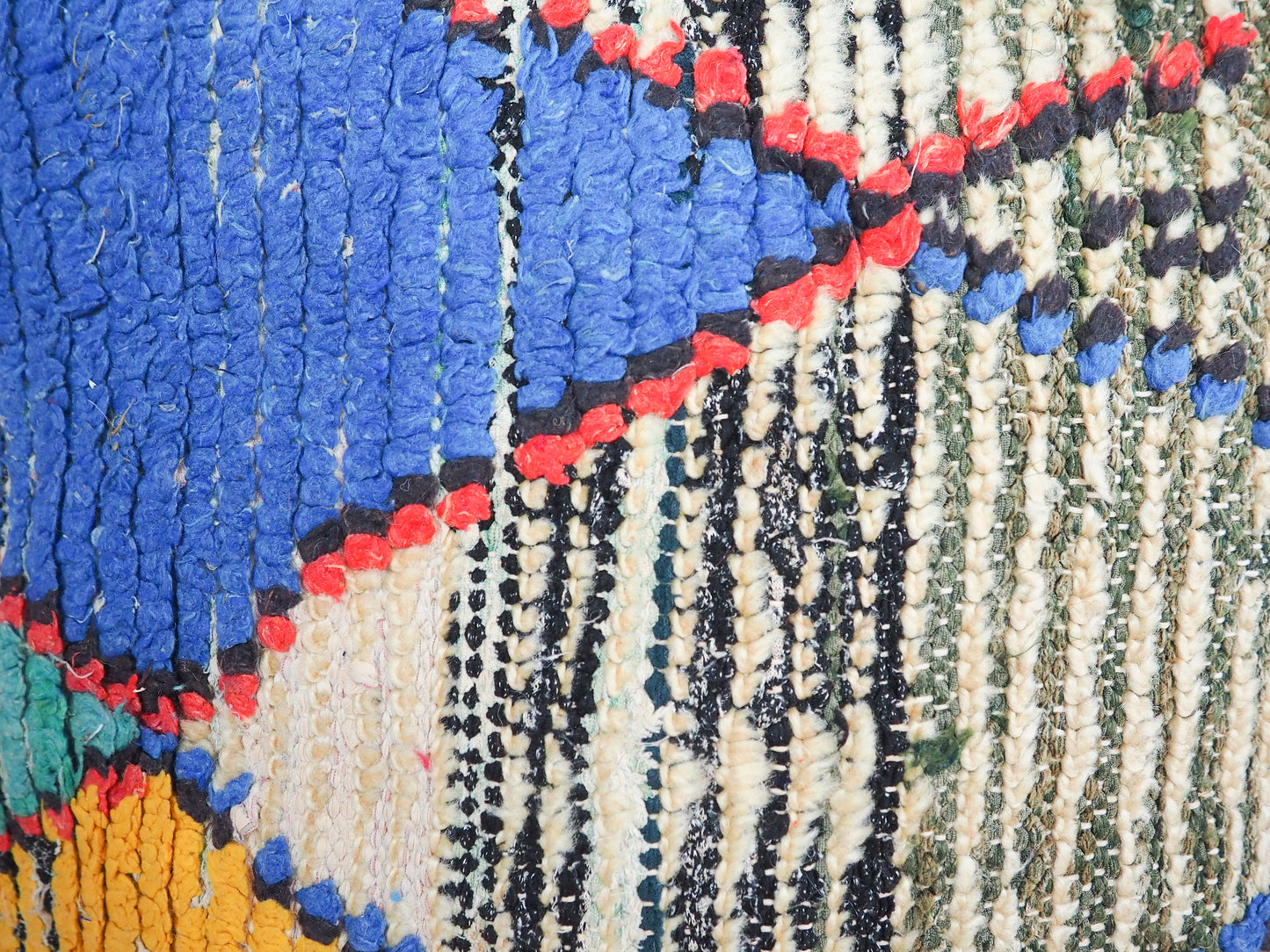 Marokkanischer Azilal Pouf "Sorouk" – Handgefertigt aus Naturmaterialien