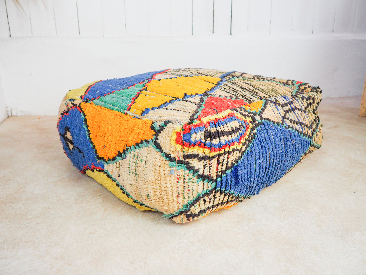 Marokkanischer Azilal Pouf "Sorouk" – Handgefertigt aus Naturmaterialien