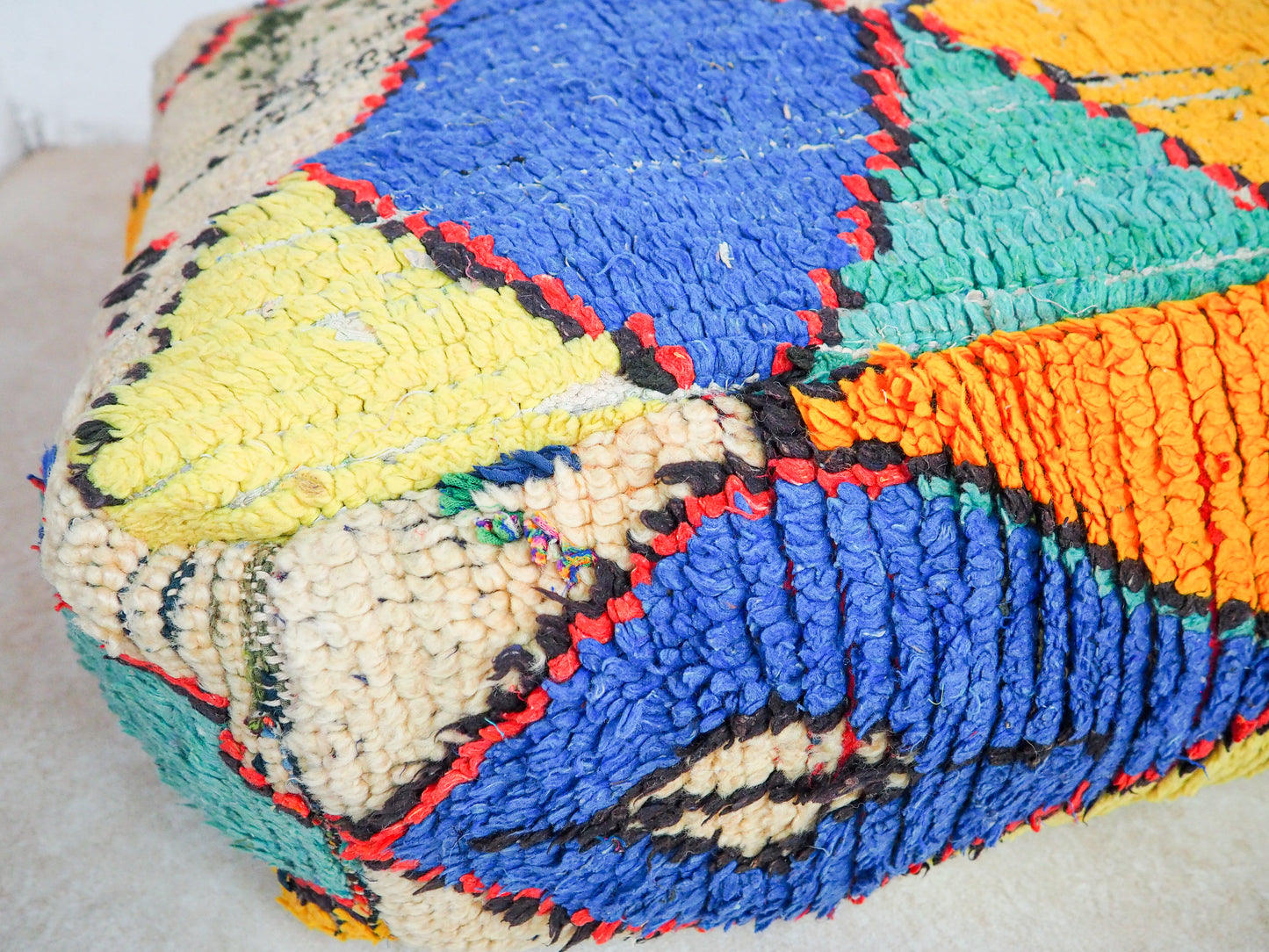 Marokkanischer Azilal Pouf "Sorouk" – Handgefertigt aus Naturmaterialien