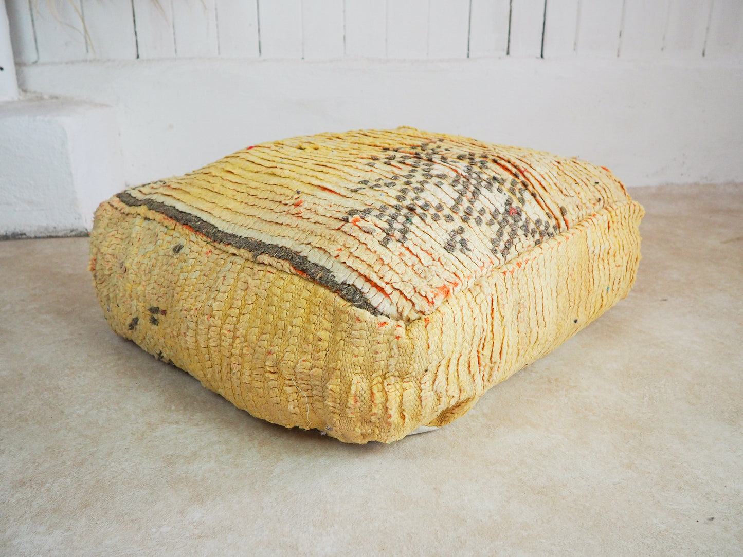 Marokkanischer Boujaad Pouf ´shims´ - handgefertigt aus Bio-Wolle