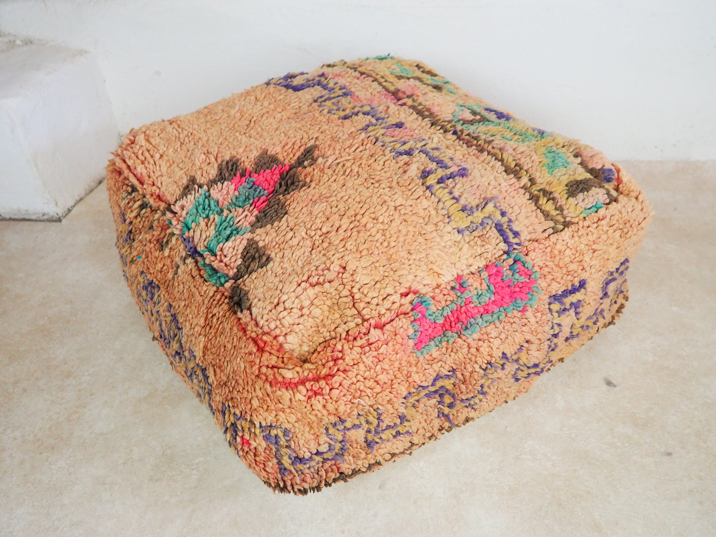 Marokkanischer Boujaad Pouf ´Mimouna´ - handgefertigt aus Bio-Wolle