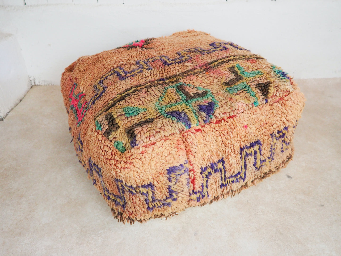 Marokkanischer Boujaad Pouf ´Mimouna´ - handgefertigt aus Bio-Wolle