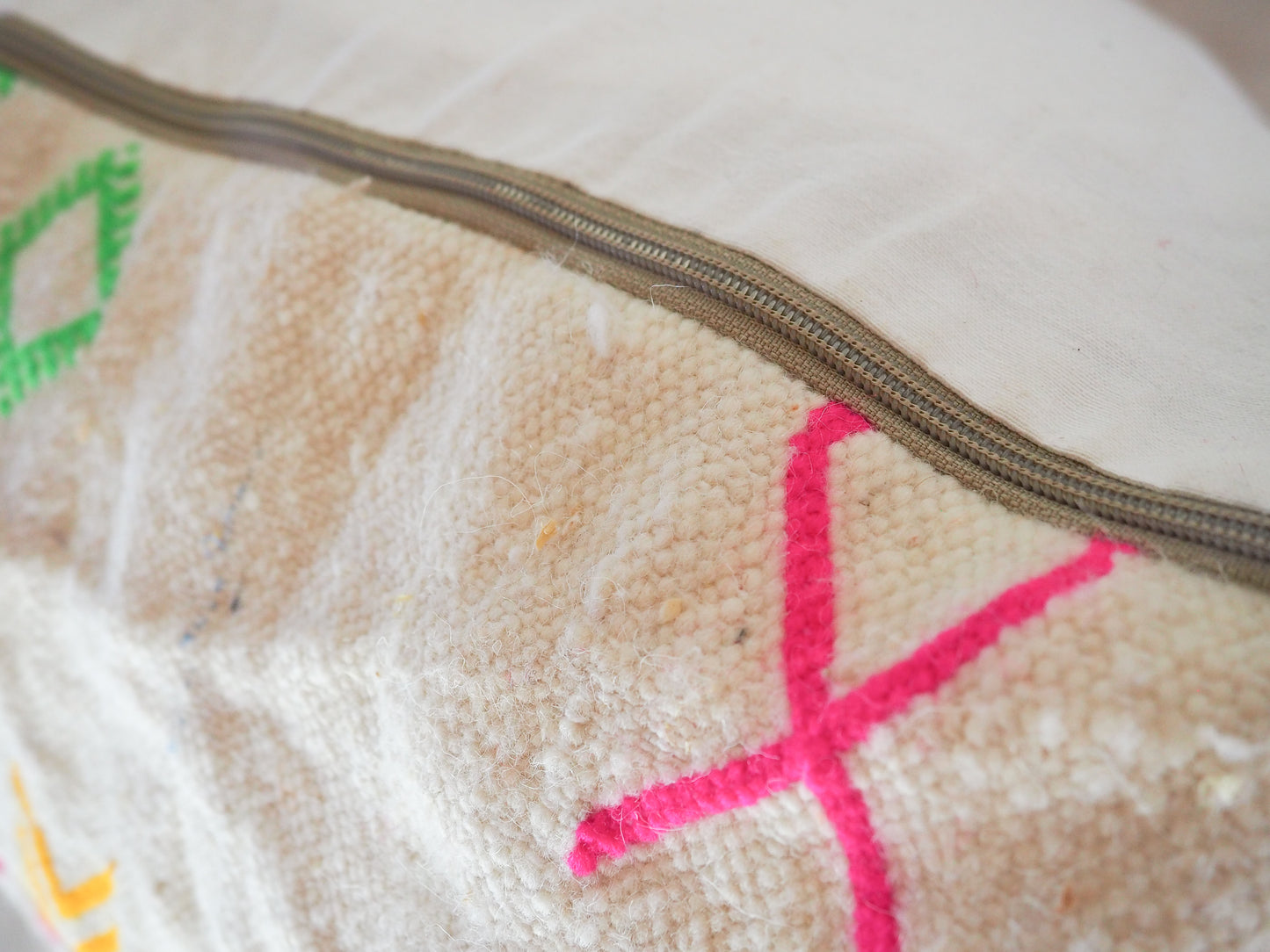 Handgefertigter Kilim Pouf aus Marokko ´fonoun´ – Traditionelles Design und Naturmaterialien