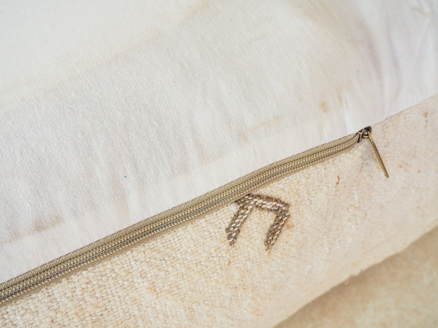 Handgefertigter Kilim Pouf aus Marokko ´marocdyali´ – Traditionelles Design und Naturmaterialien