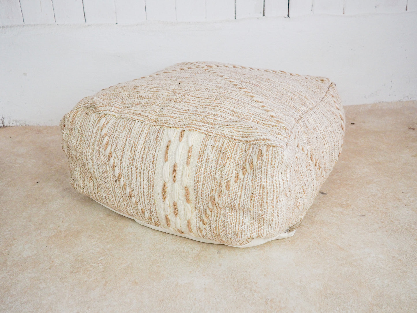 Marokkanischer Zanafi Pouf ´chaouia´ – Handgefertigt aus Bio-Wolle