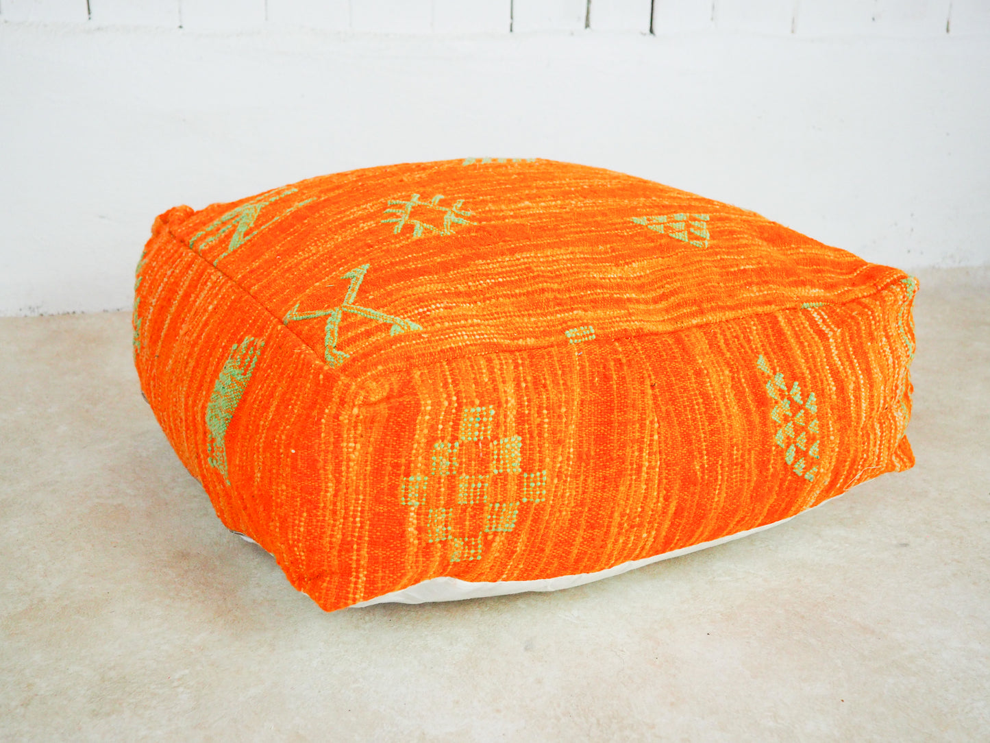 Handgefertigter Kilim Pouf aus Marokko ´ghorob´ – Traditionelles Design und Naturmaterialien