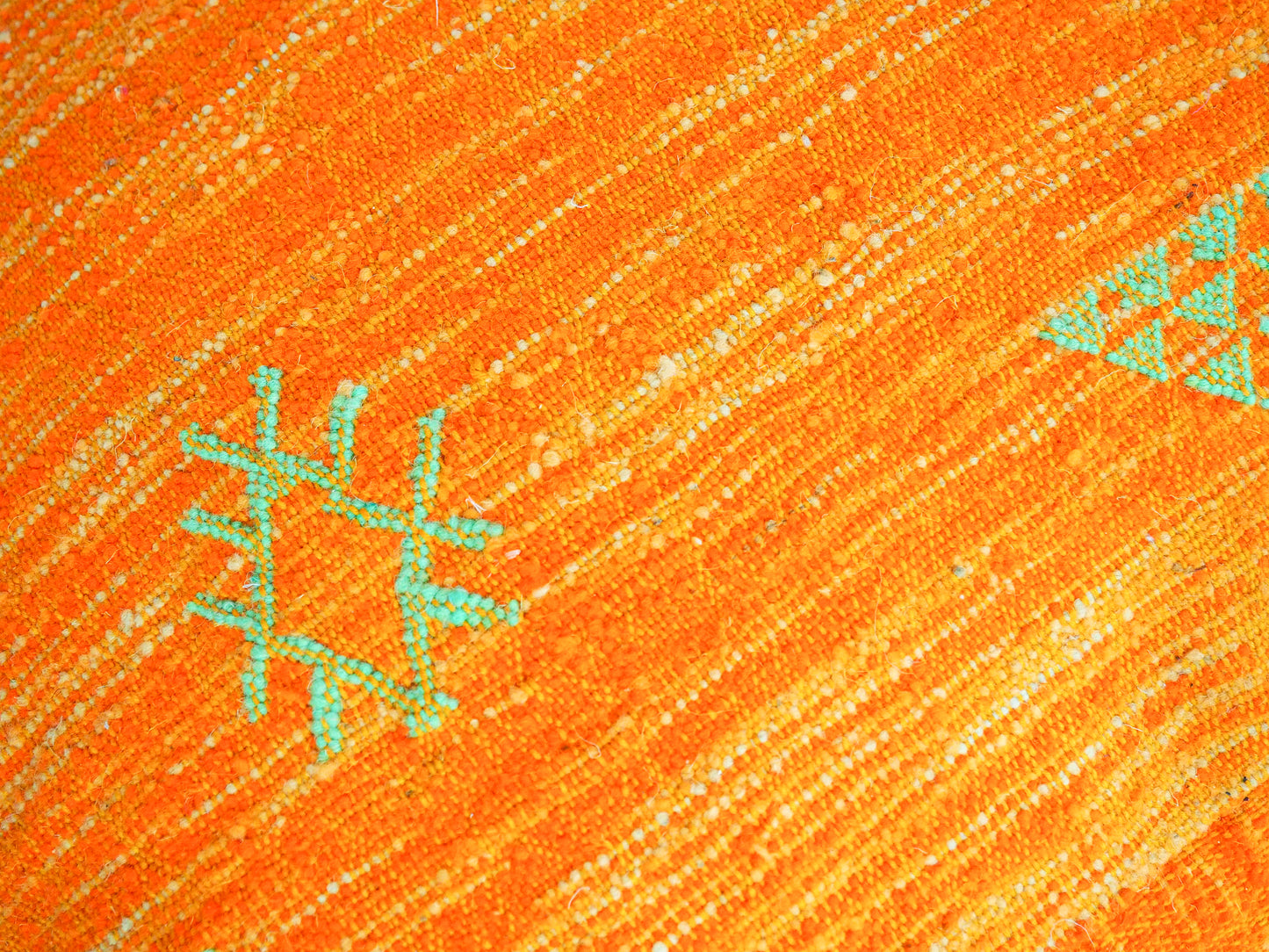 Handgefertigter Kilim Pouf aus Marokko ´ghorob´ – Traditionelles Design und Naturmaterialien