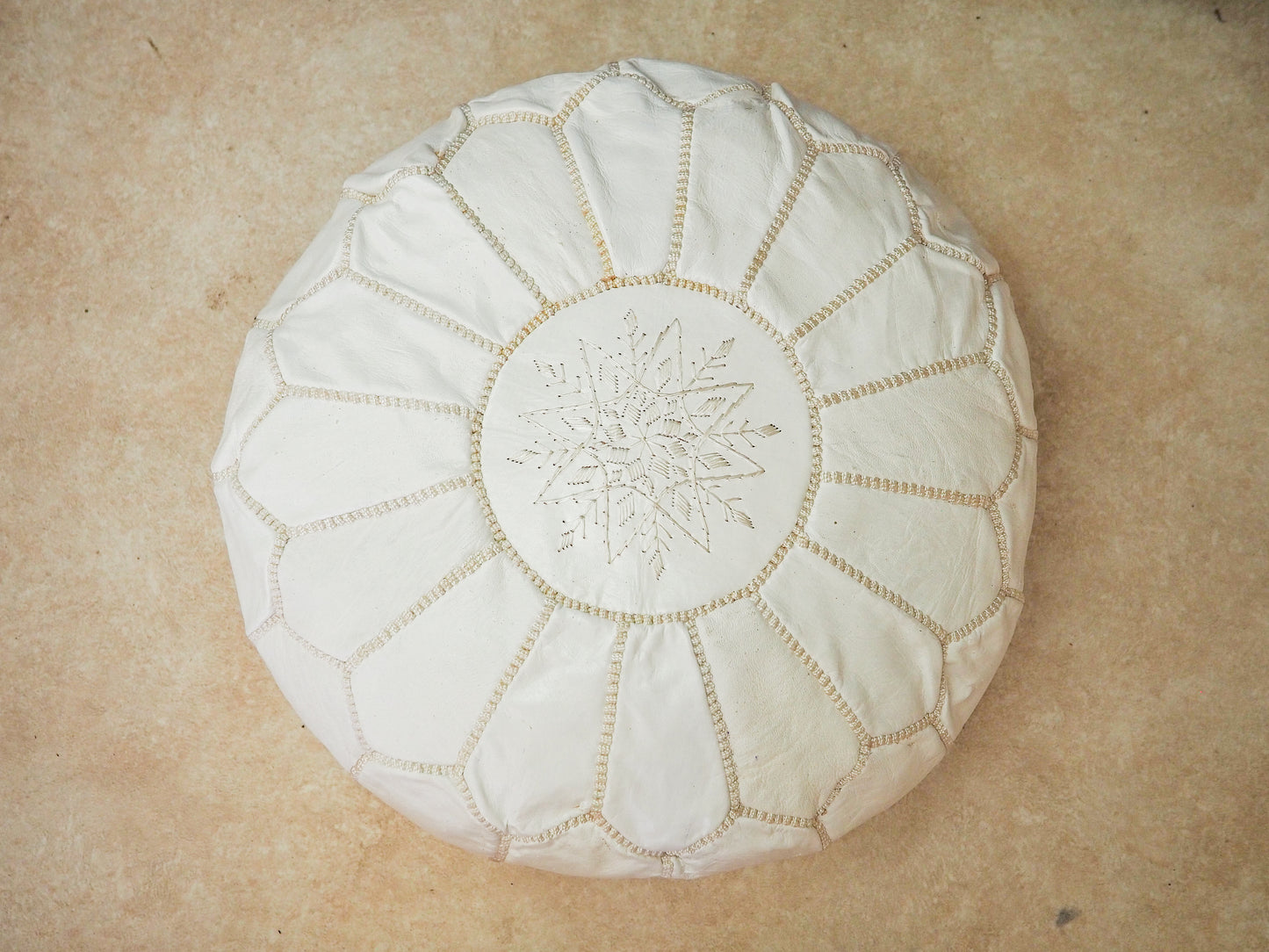 Handgefertigter Echtleder Pouf "Imane" – Marokkanisches Design und Boho-Chic