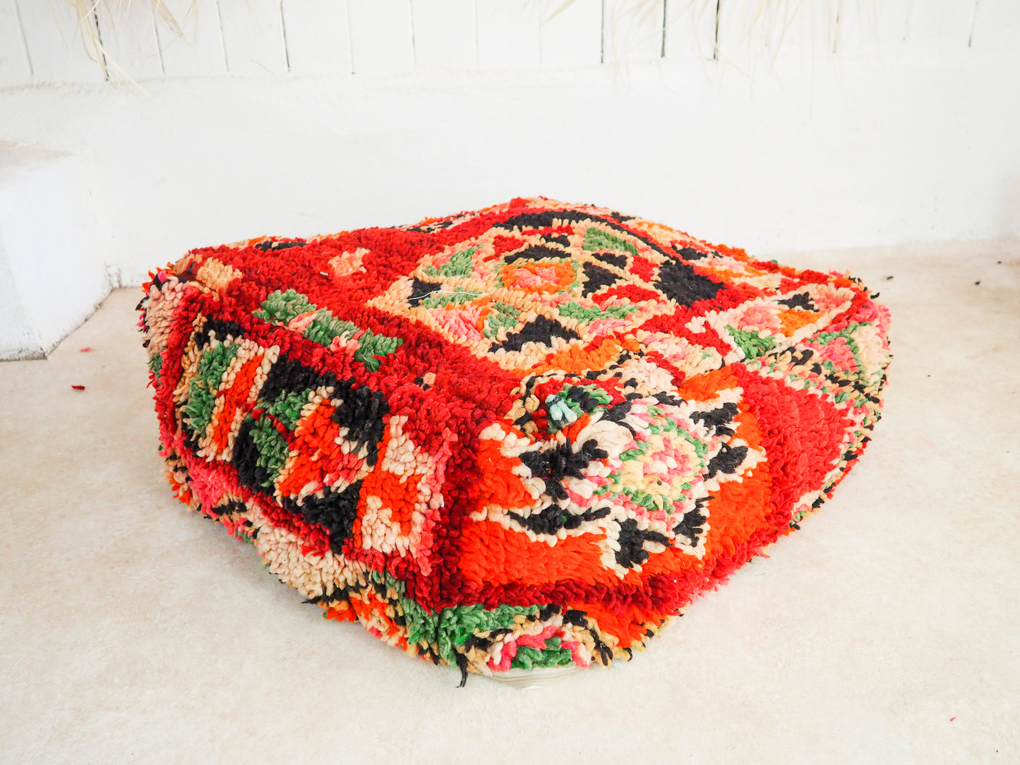 Marokkanischer Boujaad Pouf ´rougi´ - handgefertigt aus Bio-Wolle