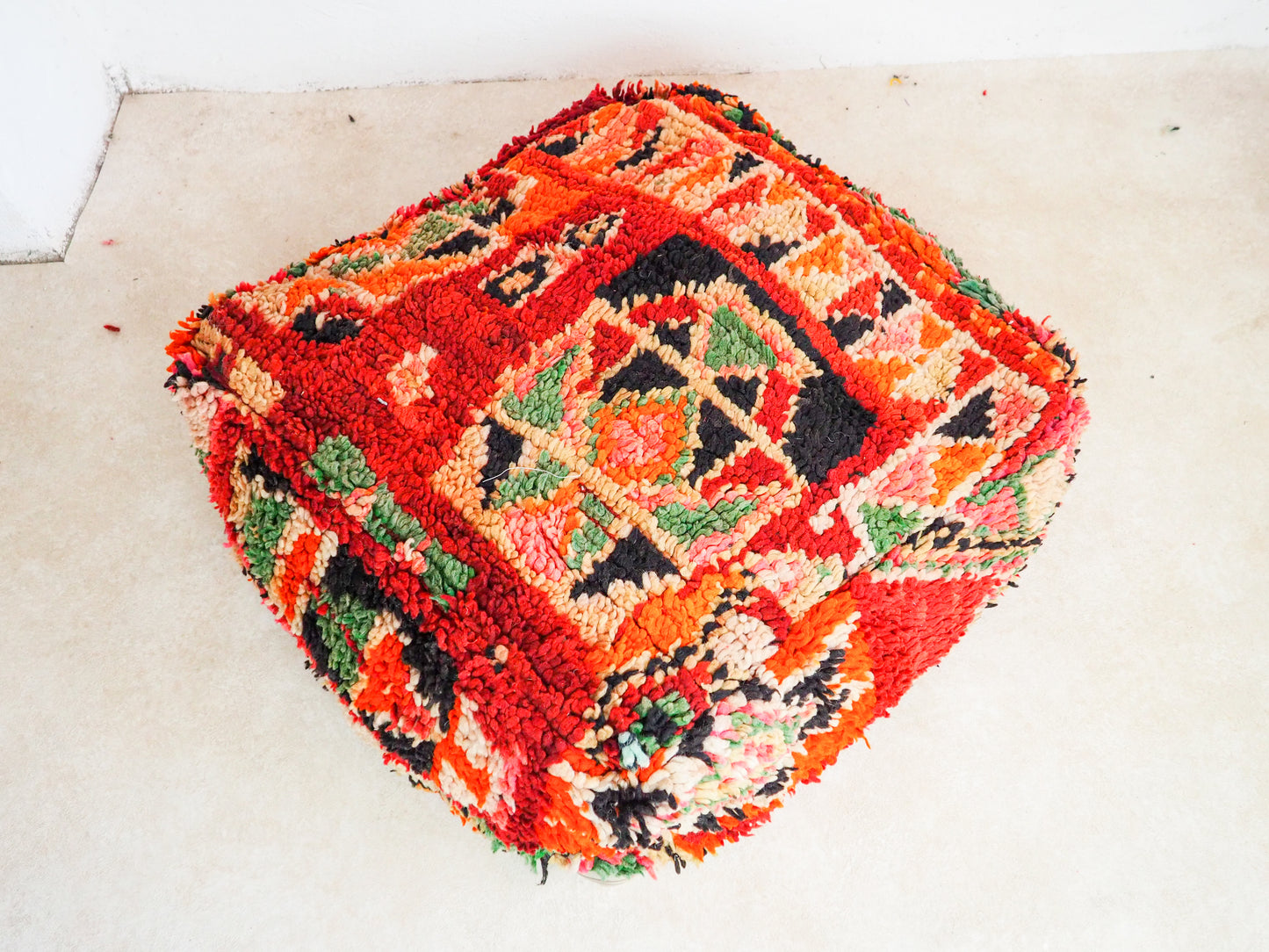 Marokkanischer Boujaad Pouf ´rougi´ - handgefertigt aus Bio-Wolle