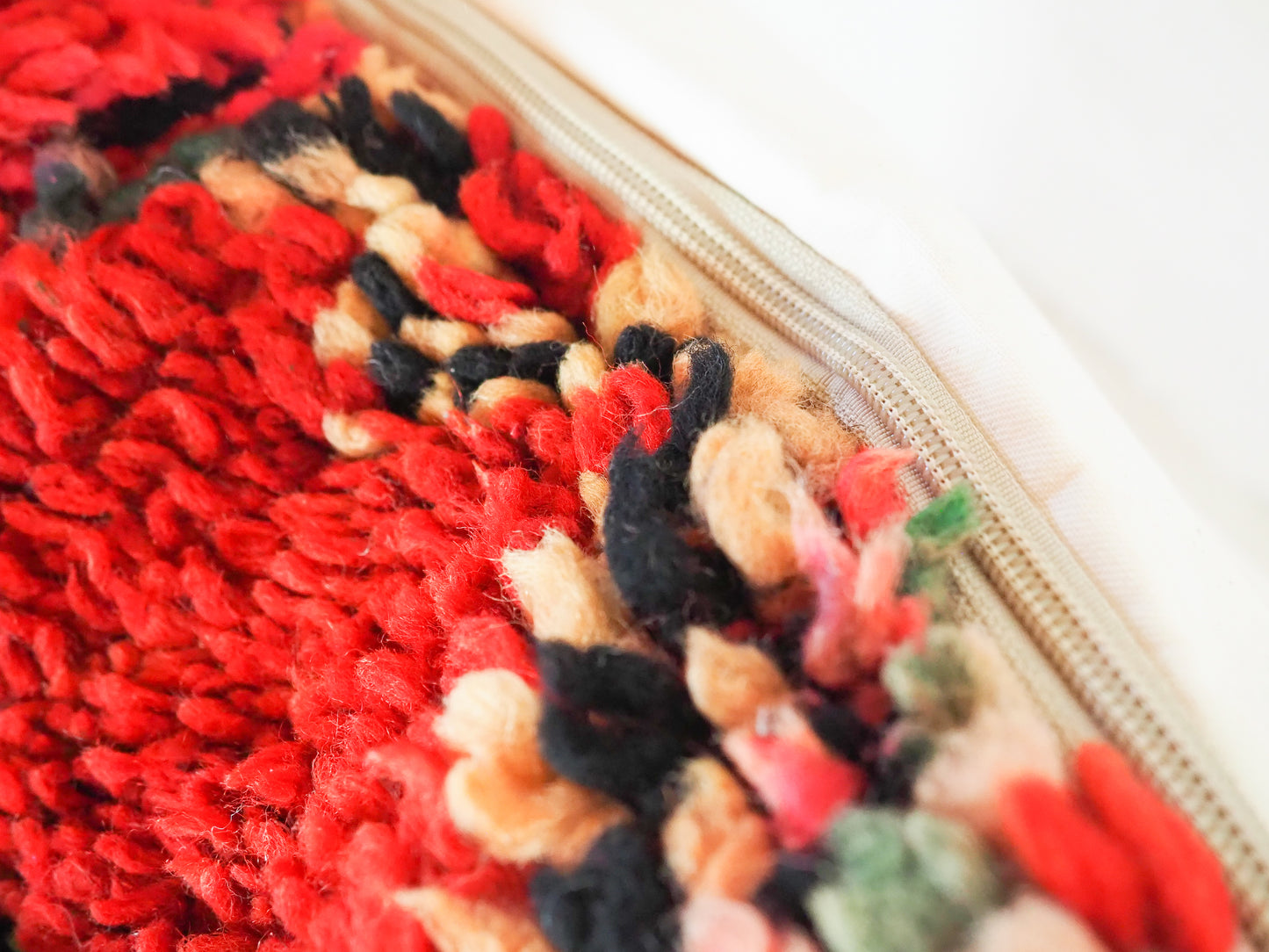 Marokkanischer Boujaad Pouf ´rougi´ - handgefertigt aus Bio-Wolle