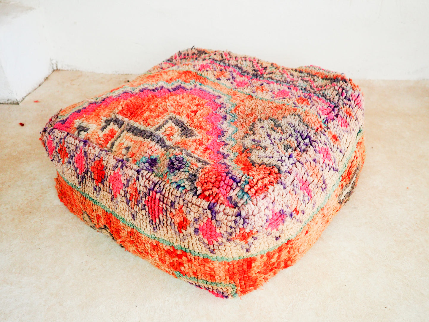 Marokkanischer Boujaad Pouf ´jamila´ - handgefertigt aus Bio-Wolle