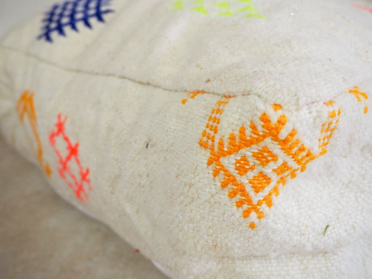 Handgefertigter Kilim Pouf aus Marokko ´Rachida´ – Traditionelles Design und Naturmaterialien