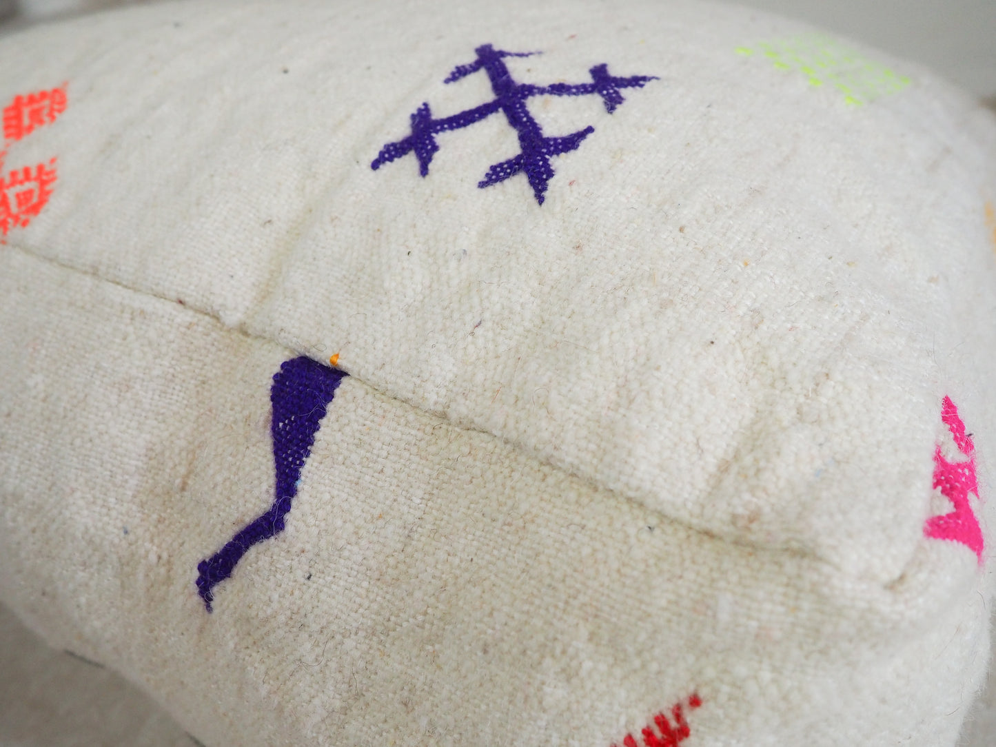 Handgefertigter Kilim Pouf aus Marokko ´Rachida´ – Traditionelles Design und Naturmaterialien