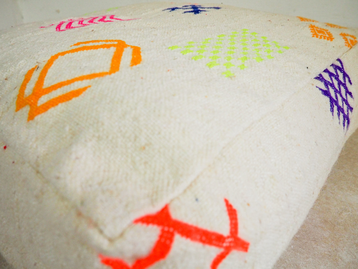 Handgefertigter Kilim Pouf aus Marokko ´Amina´ – Traditionelles Design und Naturmaterialien