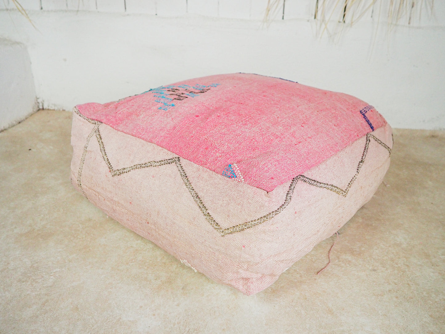 Marokkanischer Sabra Pouf ´Kenza´ – Handgefertigt aus Kaktusseide