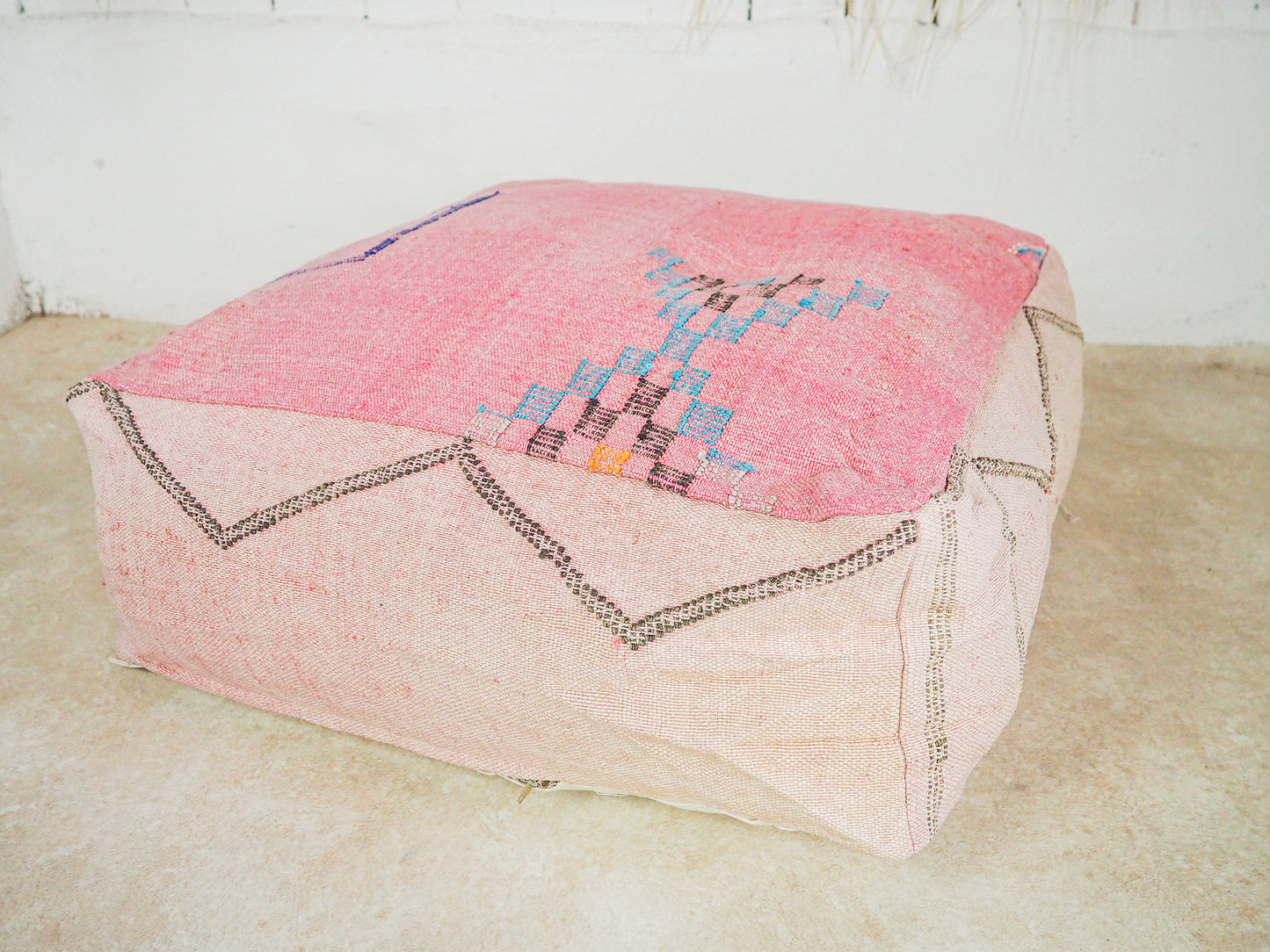 Marokkanischer Sabra Pouf ´Kenza´ – Handgefertigt aus Kaktusseide