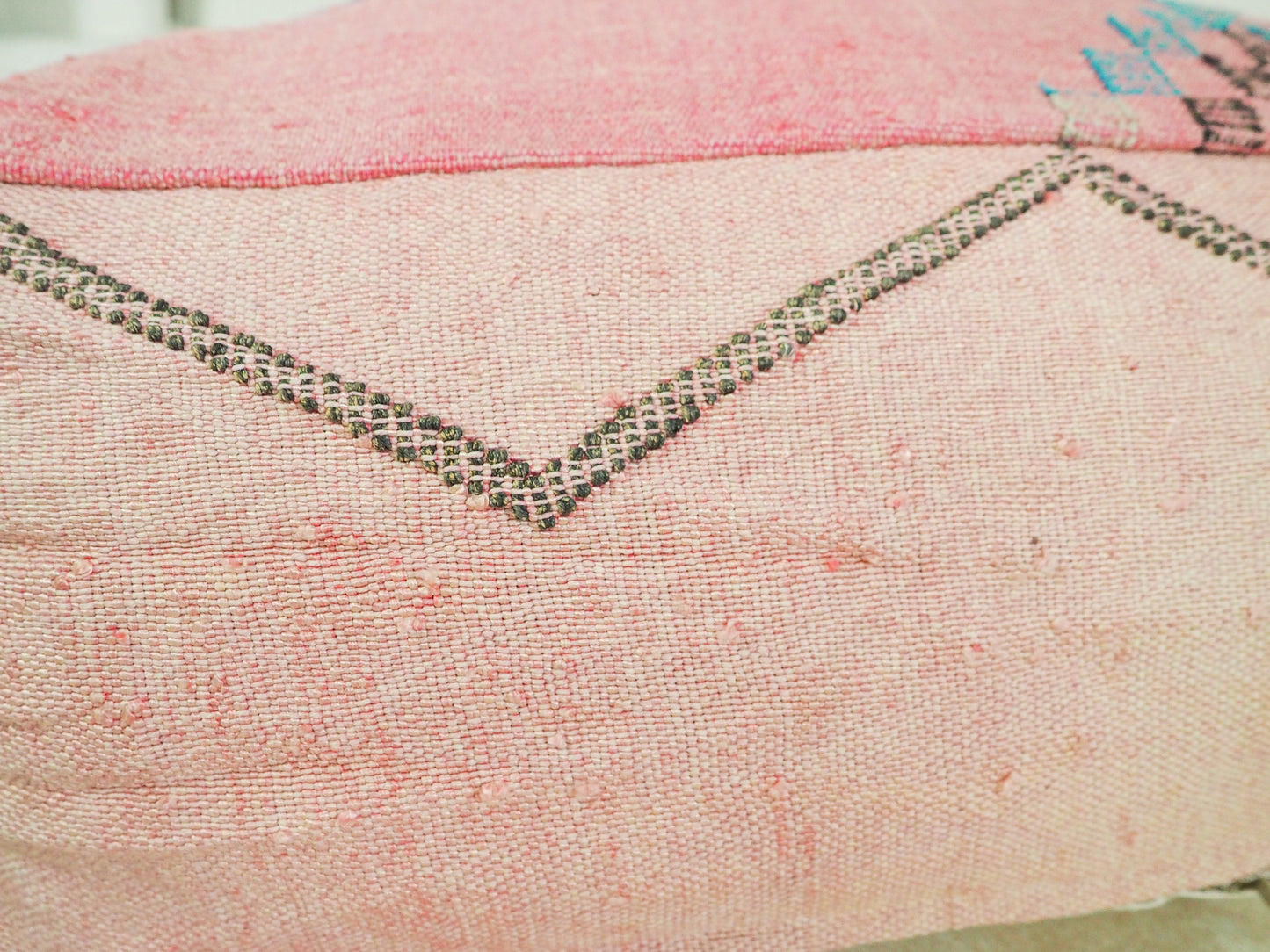 Marokkanischer Sabra Pouf ´Kenza´ – Handgefertigt aus Kaktusseide