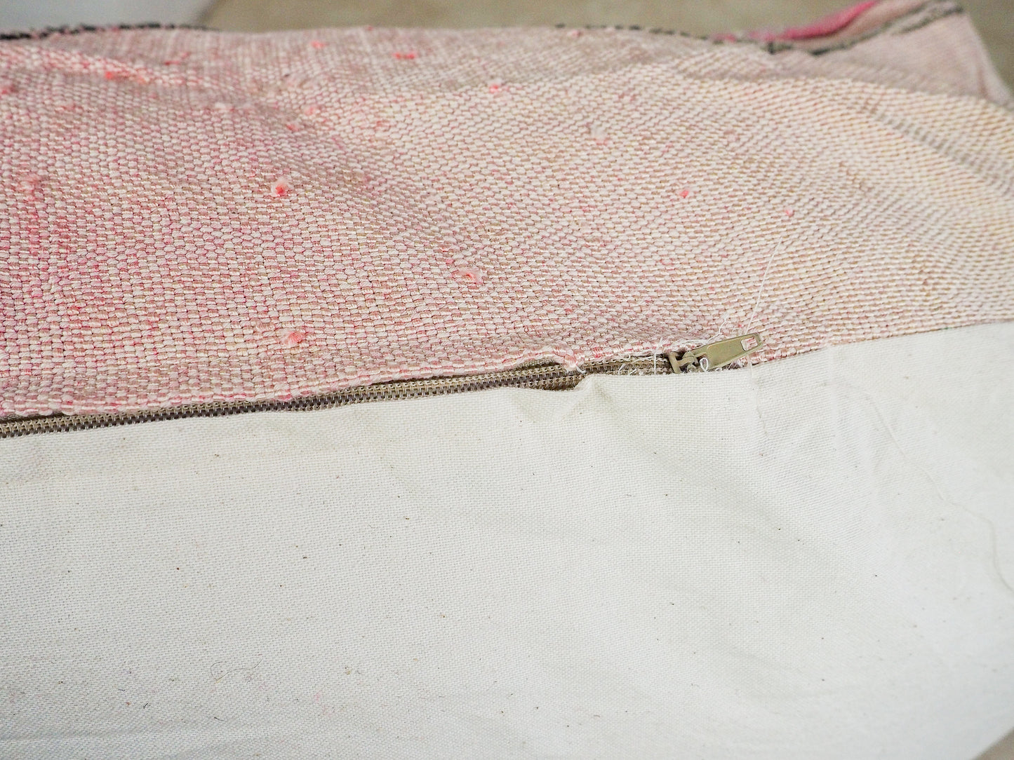 Marokkanischer Sabra Pouf ´Kenza´ – Handgefertigt aus Kaktusseide