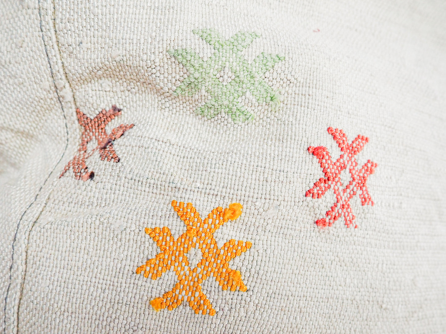 Marokkanischer Sabra Pouf ´Zaynab´ – Handgefertigt aus Kaktusseide