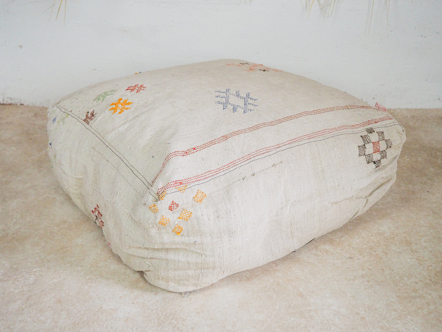 Marokkanischer Sabra Pouf ´Zaynab´ – Handgefertigt aus Kaktusseide