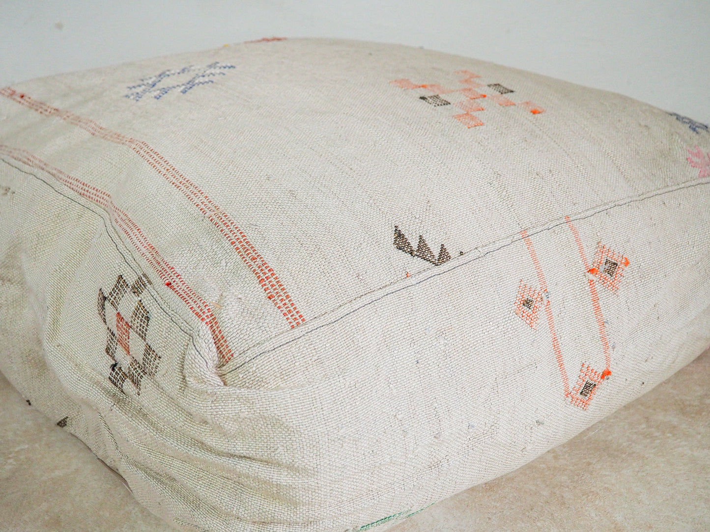 Marokkanischer Sabra Pouf ´Zaynab´ – Handgefertigt aus Kaktusseide