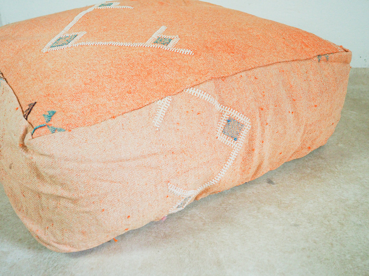 Marokkanischer Sabra Pouf ´Fatna´ – Handgefertigt aus Kaktusseide