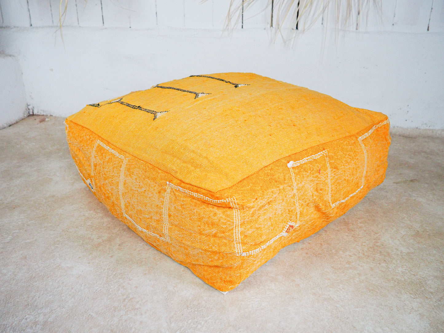 Marokkanischer Sabra Pouf ´Noura´ – Handgefertigt aus Kaktusseide