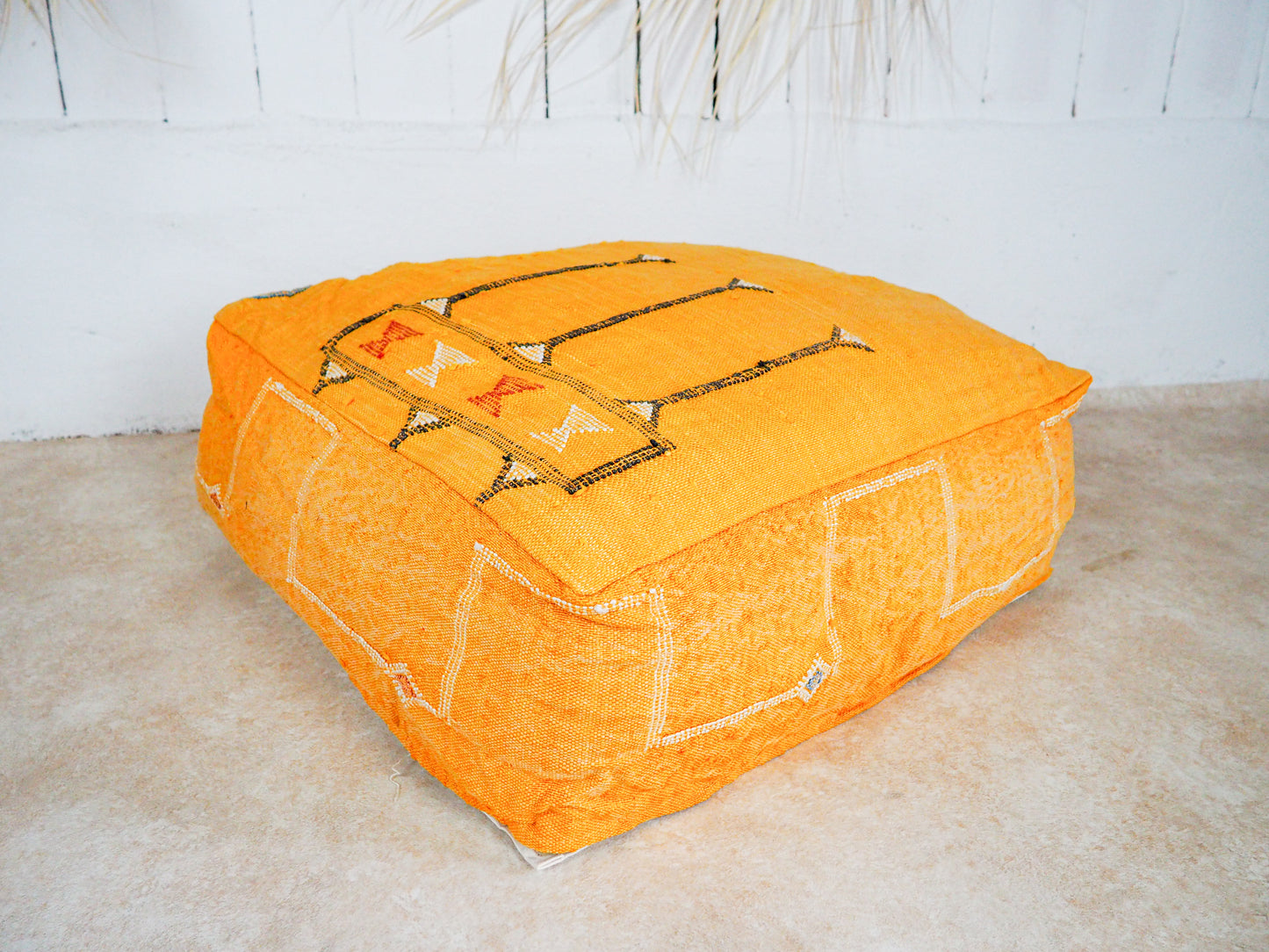 Marokkanischer Sabra Pouf ´Noura´ – Handgefertigt aus Kaktusseide