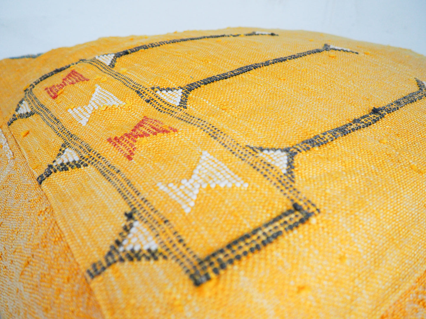 Marokkanischer Sabra Pouf ´Noura´ – Handgefertigt aus Kaktusseide