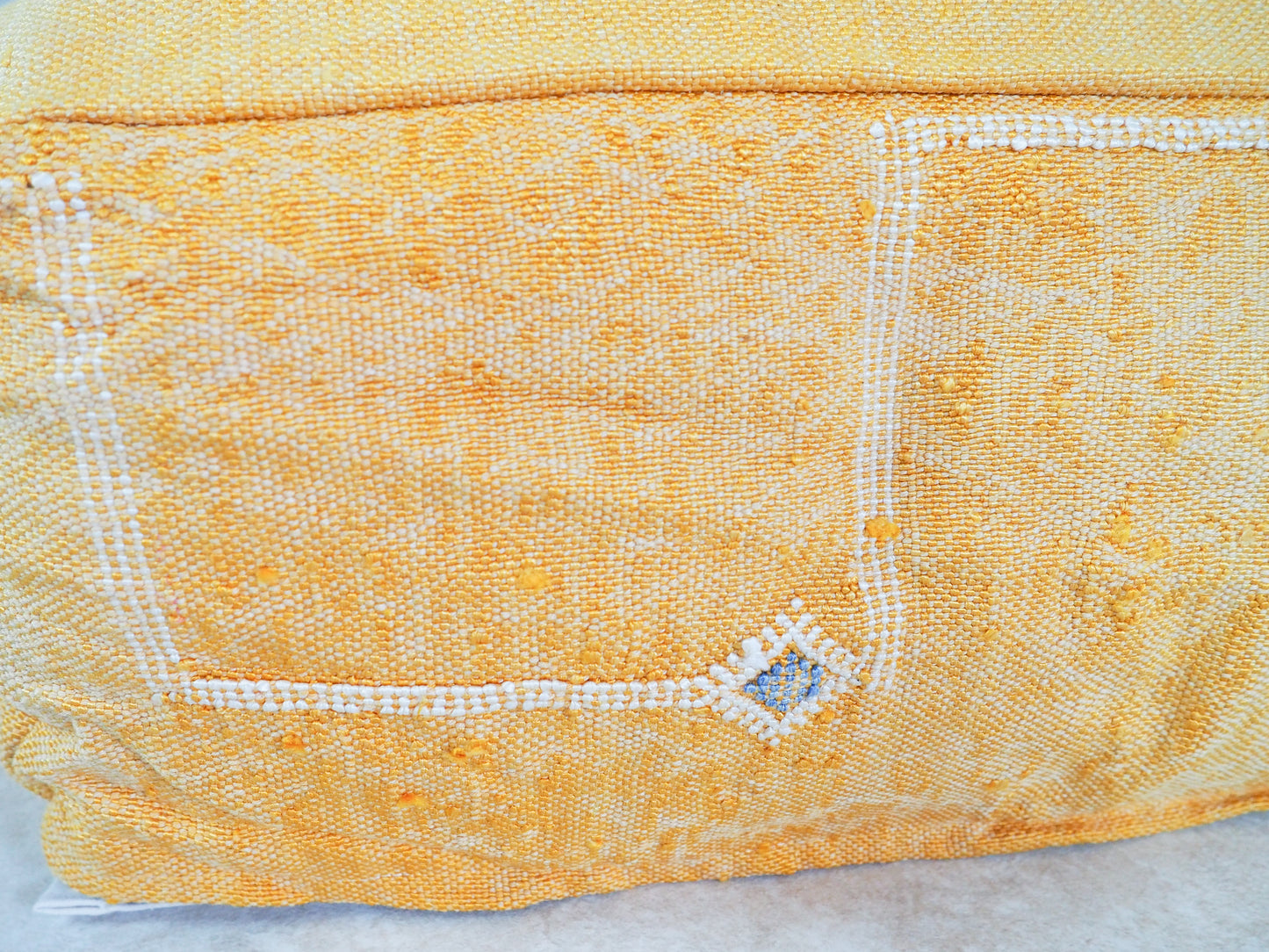 Marokkanischer Sabra Pouf ´Noura´ – Handgefertigt aus Kaktusseide