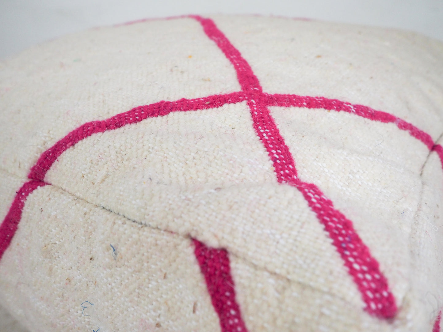 Handgefertigter Kilim Pouf aus Marokko ´Leila´ – Traditionelles Design und Naturmaterialien