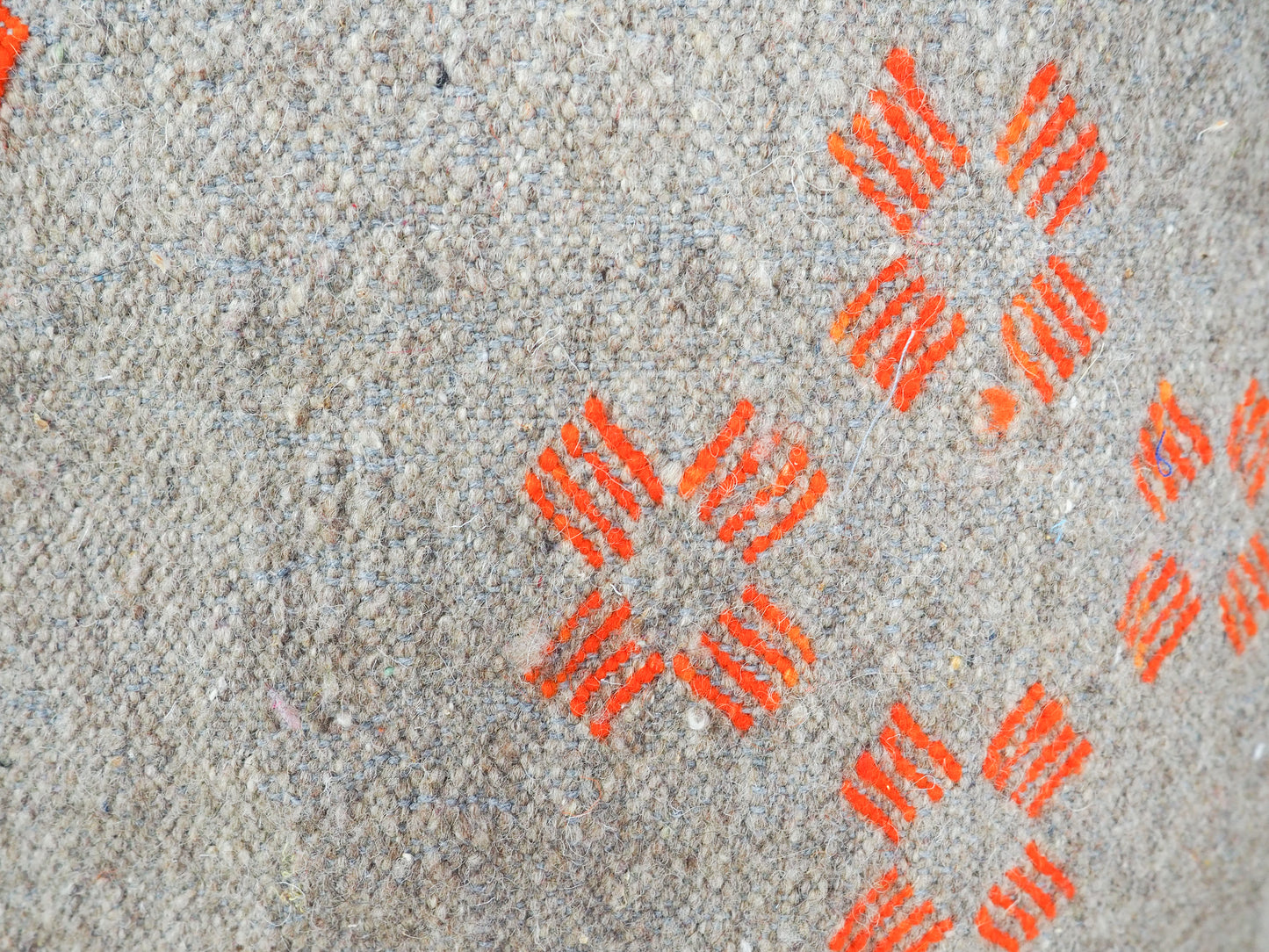 Handgefertigter Kilim Pouf aus Marokko ´Yasmina´ – Traditionelles Design und Naturmaterialien