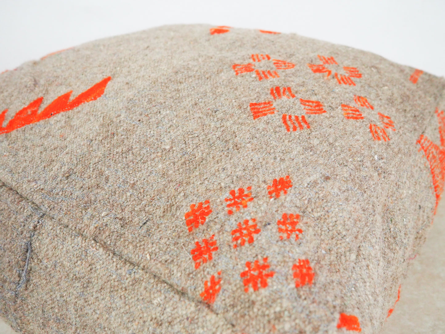 Handgefertigter Kilim Pouf aus Marokko ´Yasmina´ – Traditionelles Design und Naturmaterialien